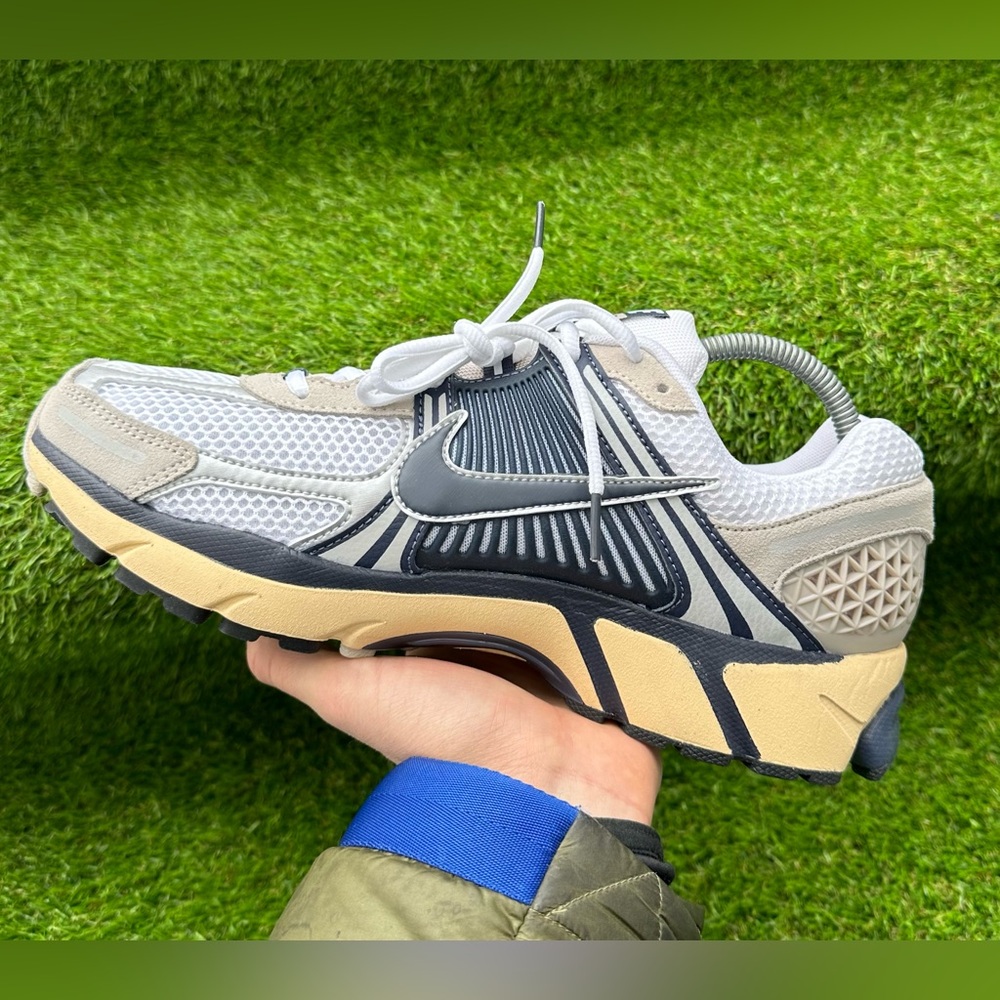 Brand new Nike Zoom Vomero 5 Thunder blue cream men’s running shoes 8,5 - Picture 3 of 7